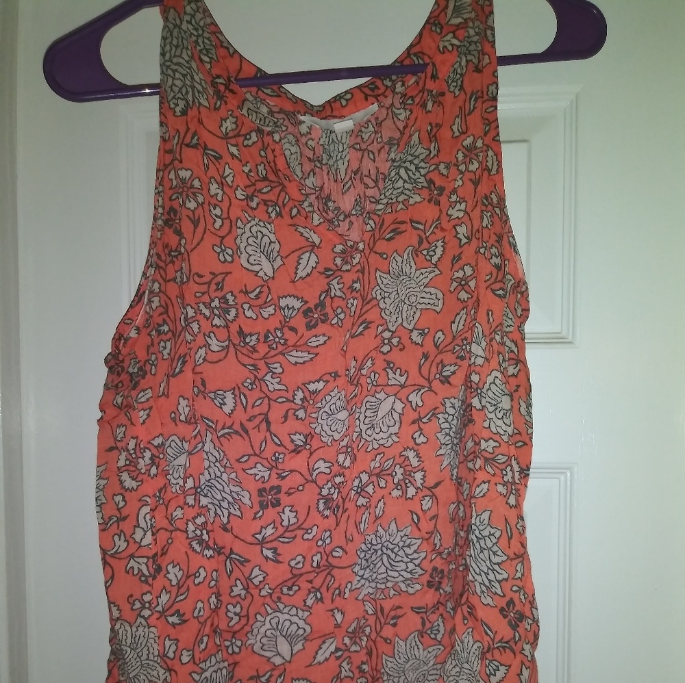 Sleeveless shirt